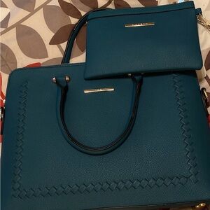 Chic Teal Shoulder Bag with Matching Pouch